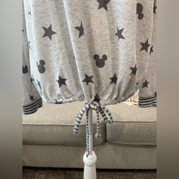 Disney womens long sleeve white/gray tshirt, Mickey/Star pattern size Medium. - Picture 2 of 6